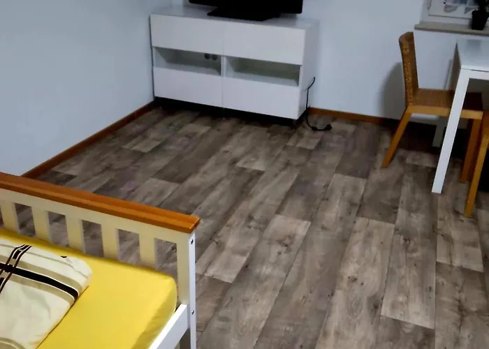 Ferien- Oder Monteurwohnung Stadtnah!